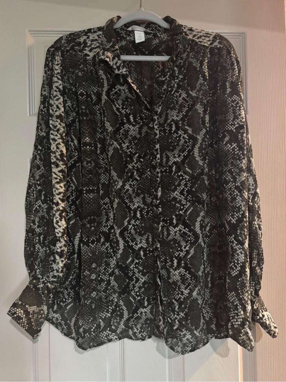 Woven Snake Print Button-Front Blouse - Black/olive green